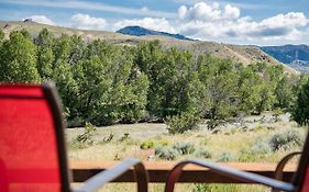 Yellowstone Cutthroat Guest Ranch